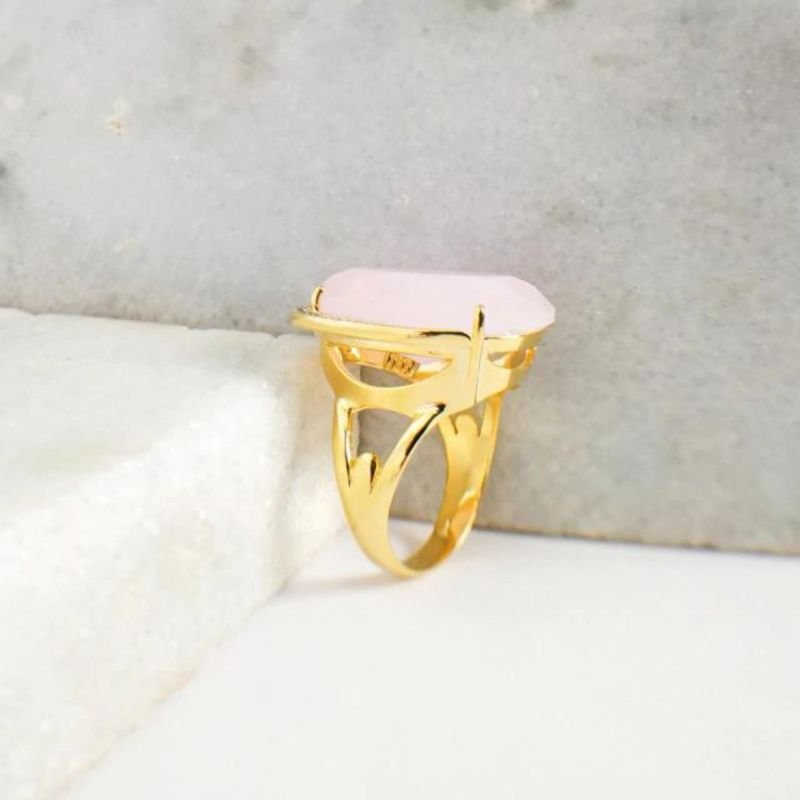 Anel com Cristal Rosa Cravejado Banhado a Ouro 18k