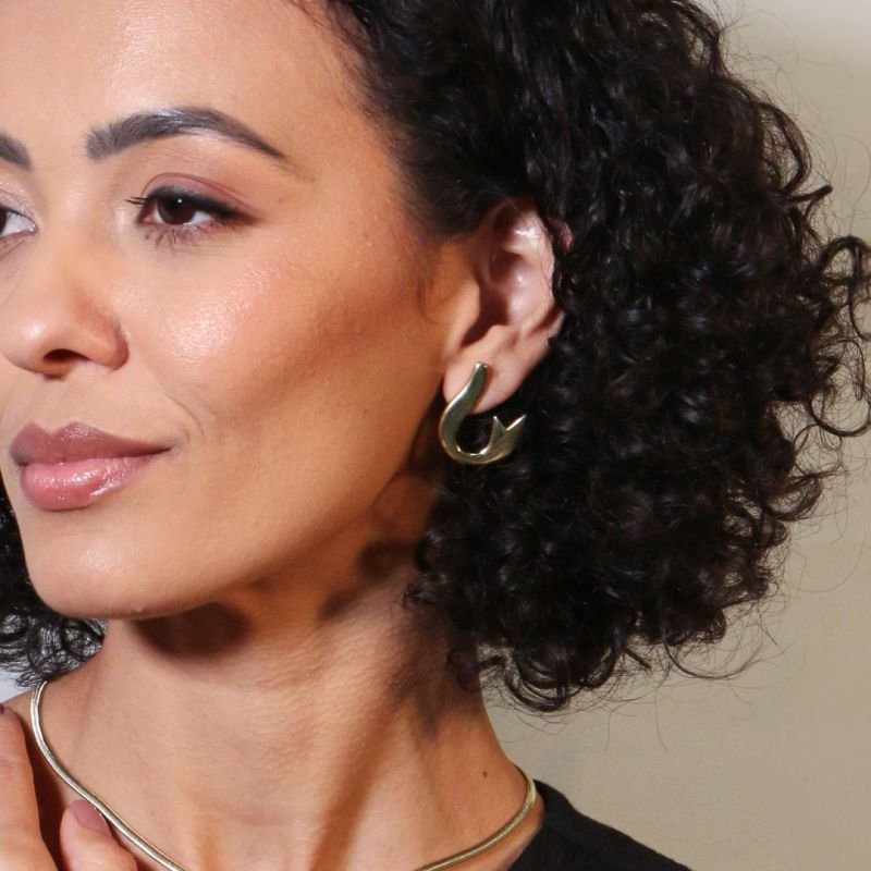 Brinco Abaulado Liso Banhado a Ouro 18k