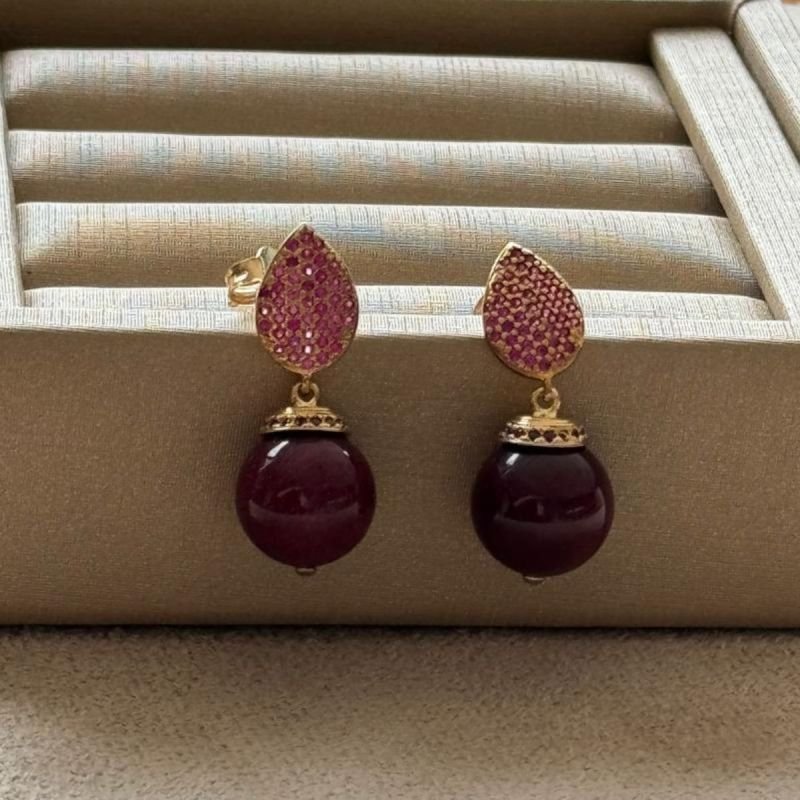Brinco Base Cravejada com Jade Banhado a Ouro 18k