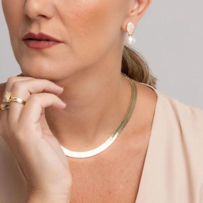 Brinco Base Cravejada com Pérola Shell Banhado a Ouro 18k