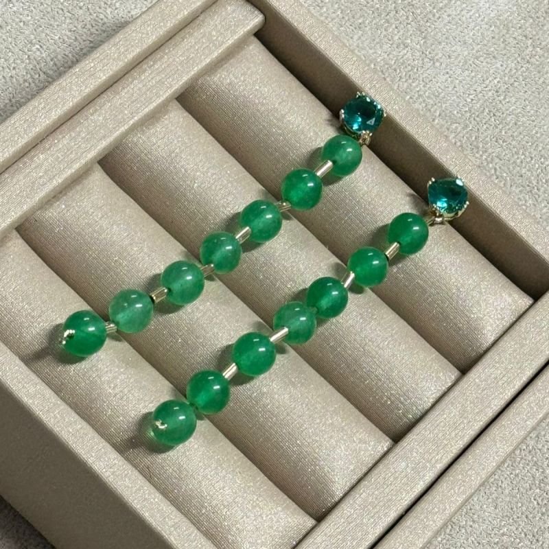 Brinco Base Cristal com Bola de Jade Verde Banhado a Ouro 18k