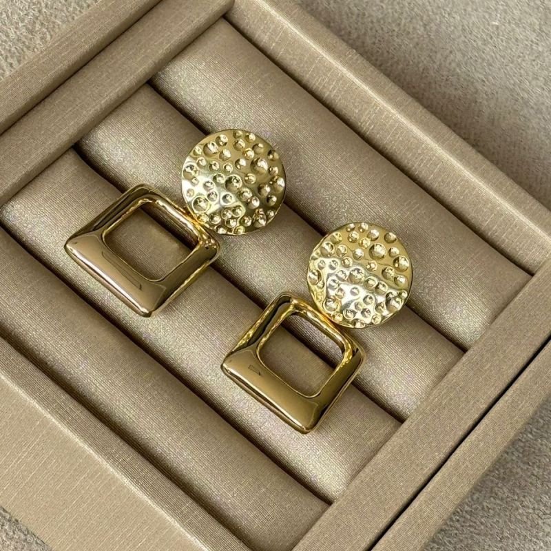 Brinco Base Martelada Banhado a Ouro 18k