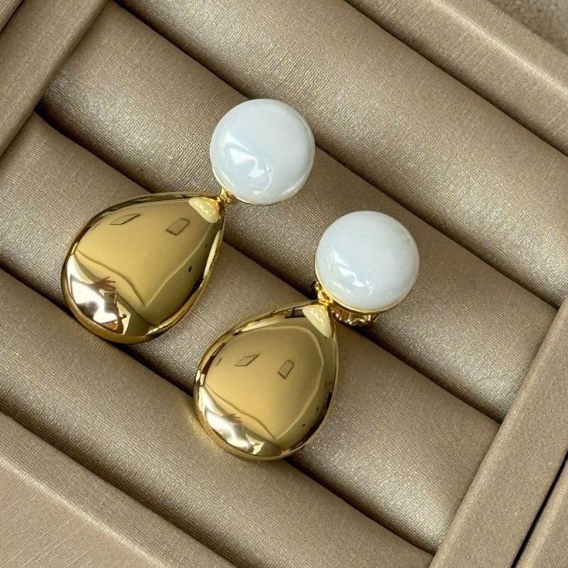 Brinco Base Pérola com Gota Abaulada Banhado a Ouro 18k