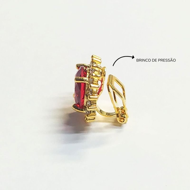 Brinco Cravejado com Cristal Vermelho Banhado a Ouro 18k
