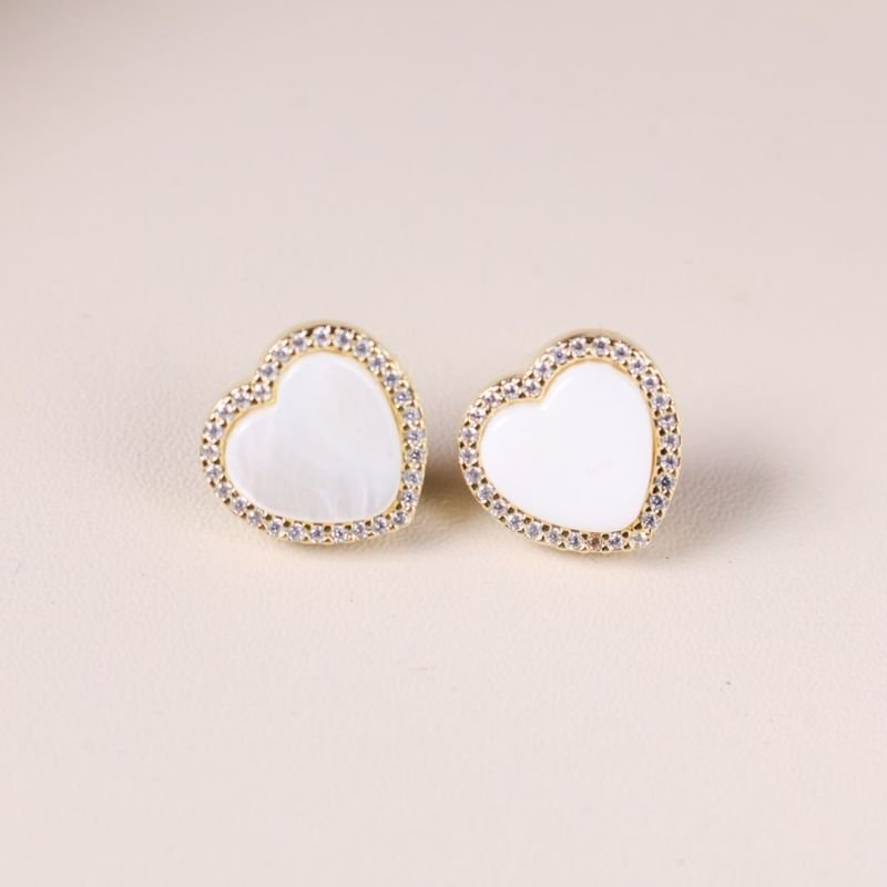 Brinco de Coração de Madrepérola Cravejado Banhado a Ouro 18k