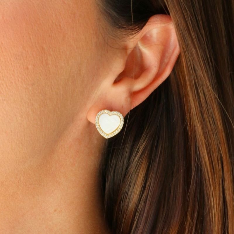 Brinco de Coração de Madrepérola Cravejado Banhado a Ouro 18k