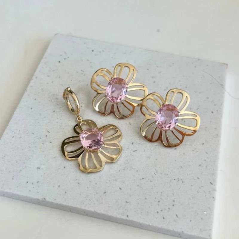 Brinco de Flor com Cristal Rosa Banhado a Ouro 18k