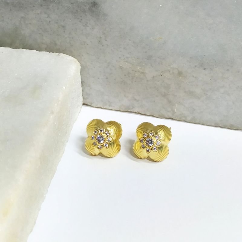 Brinco de Flor Frisado Banhado a Ouro 18k