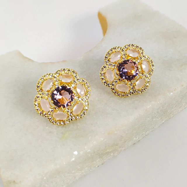 Brinco de Flor Rosa Cravejado Banhado a Ouro 18k