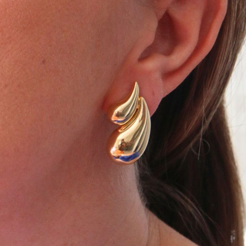Brinco de Gota Embutida Banhado a Ouro 18k