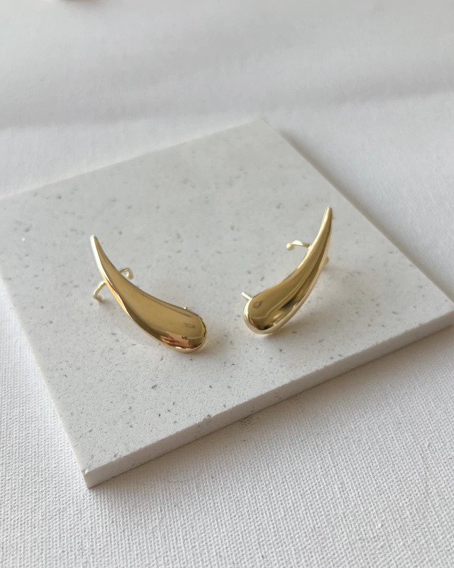 Brinco Earcuff Liso Banhado a Ouro 18k