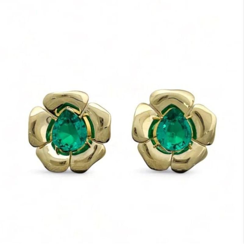 Brinco Flor Lisa com Cristal Verde Banhado a Ouro 18k