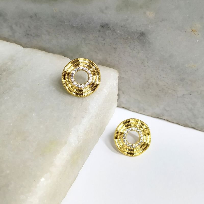 Brinco Ondulado Cravejado Banhado a Ouro 18k