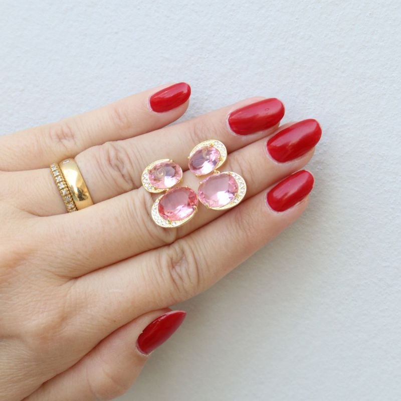 Brinco Oval Cravejado de Cristal Rosa Banhado a Ouro 18k
