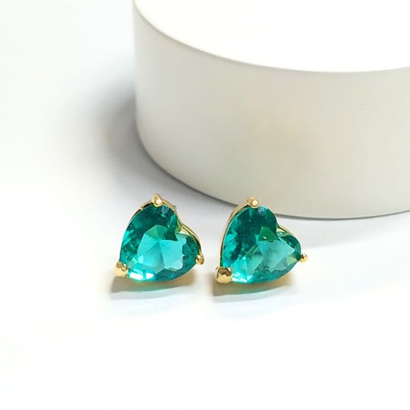 Brinco Solitário de Coração Verde Banhado a Ouro 18k
