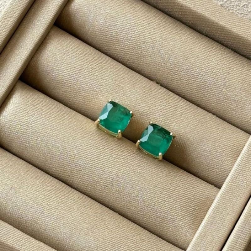 Brinco Solitário de Cristal Verde Banhado a Ouro 18k