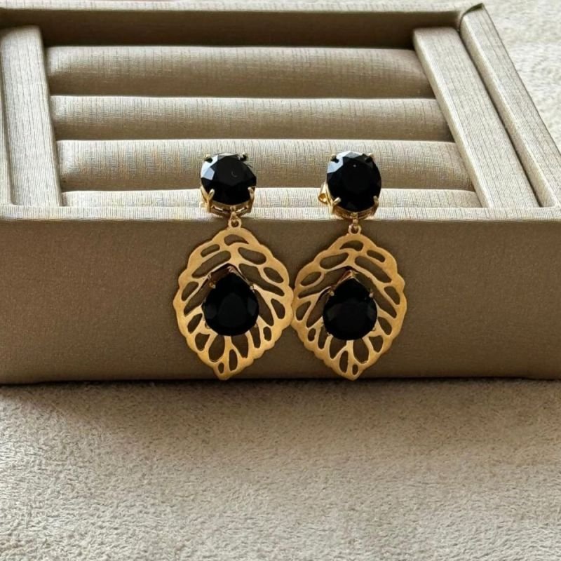 Brinco Vasado com Cristal Preto Banhado a Ouro 18k