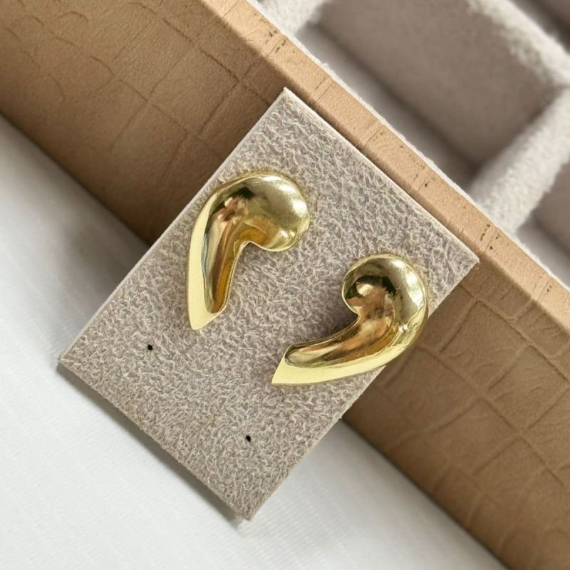 Brinco Vírgula Banhado a Ouro 18k