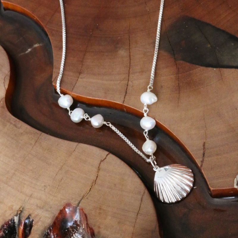 Colar com Pérola e Concha do Mar Banhado no Prata