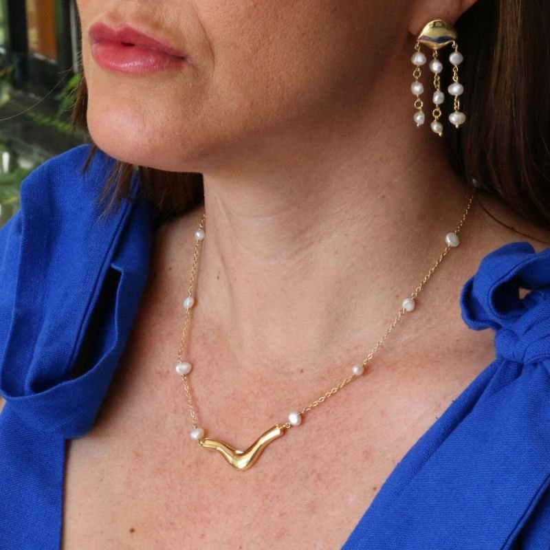 Colar com Pérolas e Pingente Banhado a Ouro 18k