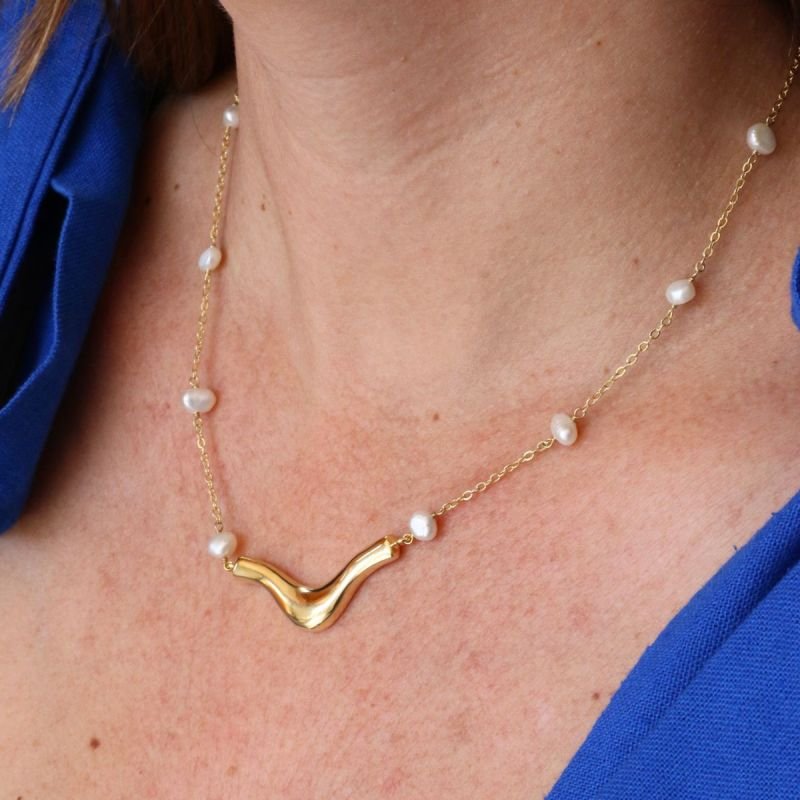 Colar com Pérolas e Pingente Banhado a Ouro 18k