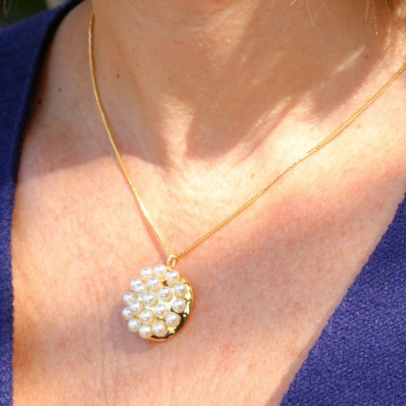 Colar com Pingente de Pérolas Banhado a Ouro 18k