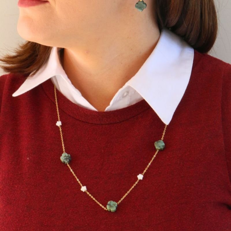 Colar com Trevo de Pedra Banhado a Ouro 18k