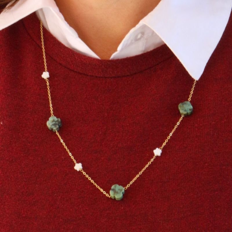Colar com Trevo de Pedra Banhado a Ouro 18k
