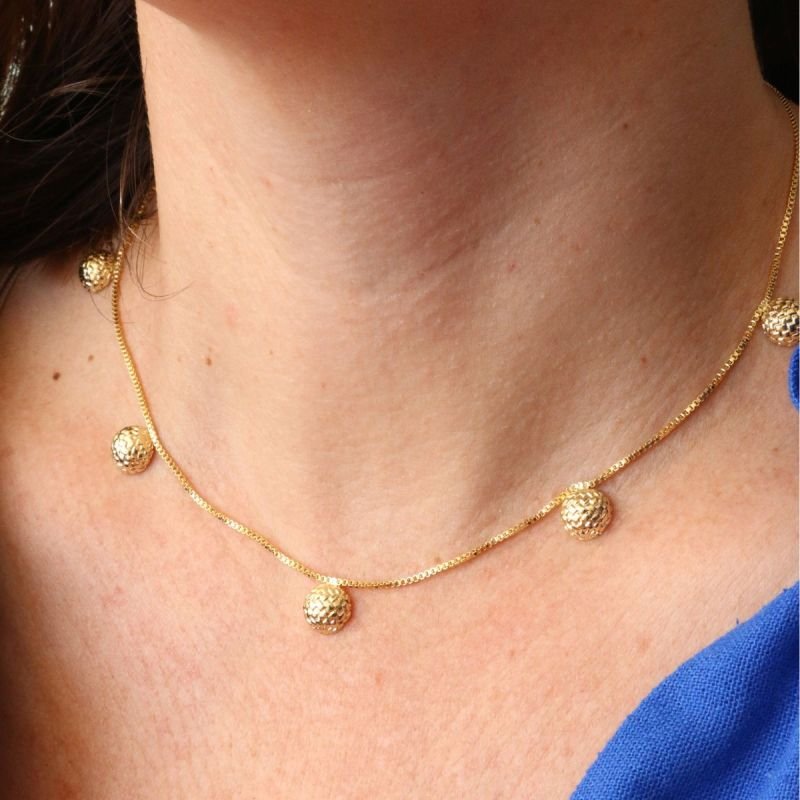 Colar Curto com Bola Tramada Banhado a Ouro 18k