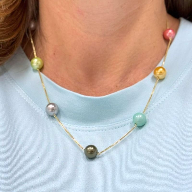 Colar Curto com Pérola Colorida Banhado a Ouro 18k