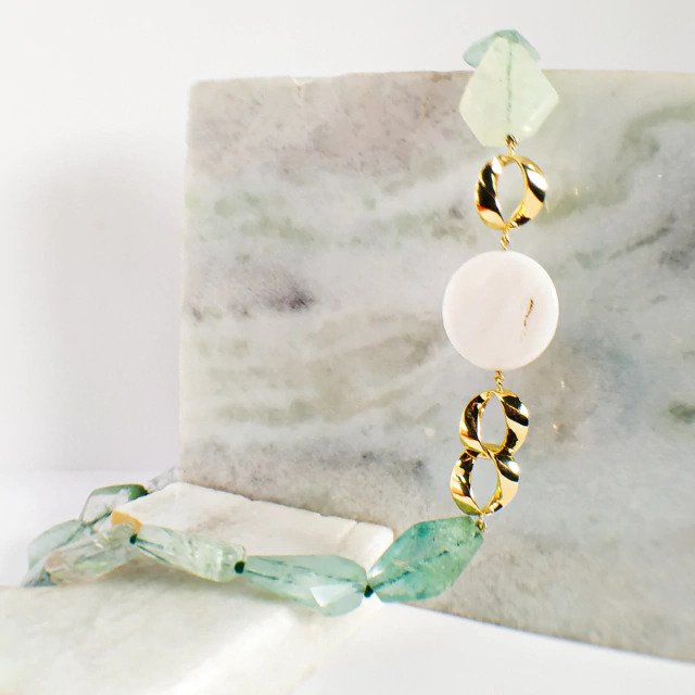 Colar de Cristal Verde com Elo Banhado a Ouro 18k