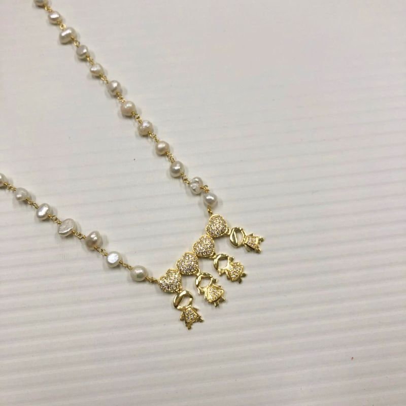 Colar de Pérola com 4 Filhos Banhado a Ouro 18k