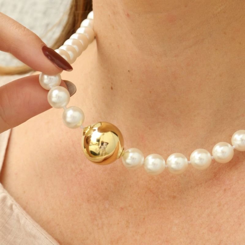 Colar de Pérola Shell com Bola Lisa Banhado a Ouro 18k