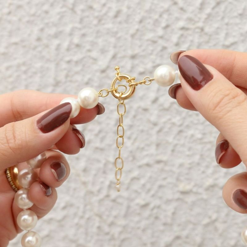 Colar de Pérola Shell com Bola Lisa Banhado a Ouro 18k