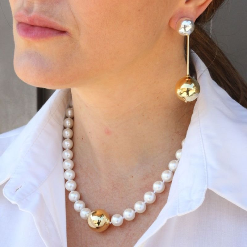 Colar de Pérola Shell com Bola Lisa Banhado a Ouro 18k