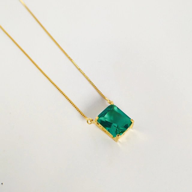 Colar Solitário de Cristal Verde Banhado a Ouro 18k