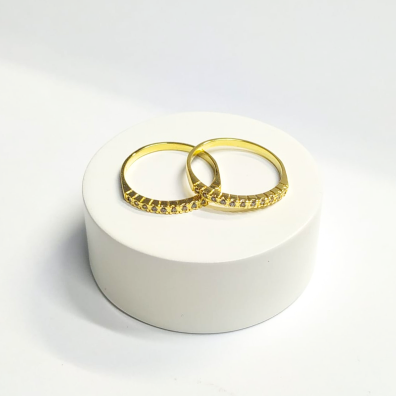 Meia Aliança Cravejada Banhado a Ouro 18k