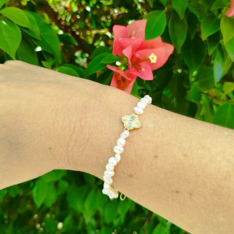 Pulseira de Pérola com Van Cleef Banhado a Ouro 18k